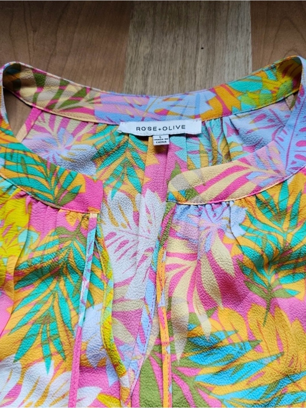 Rose & Olive Tropical Print Top Size Large